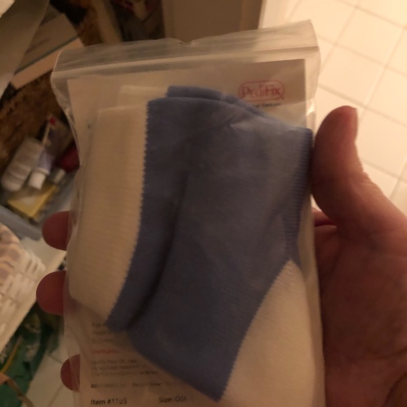 Heel sleeves for dry cracked heels. NIB - Picture 2 of 2